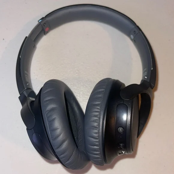 Like New Sony black WHCH700N Noise Cancelling Headphones